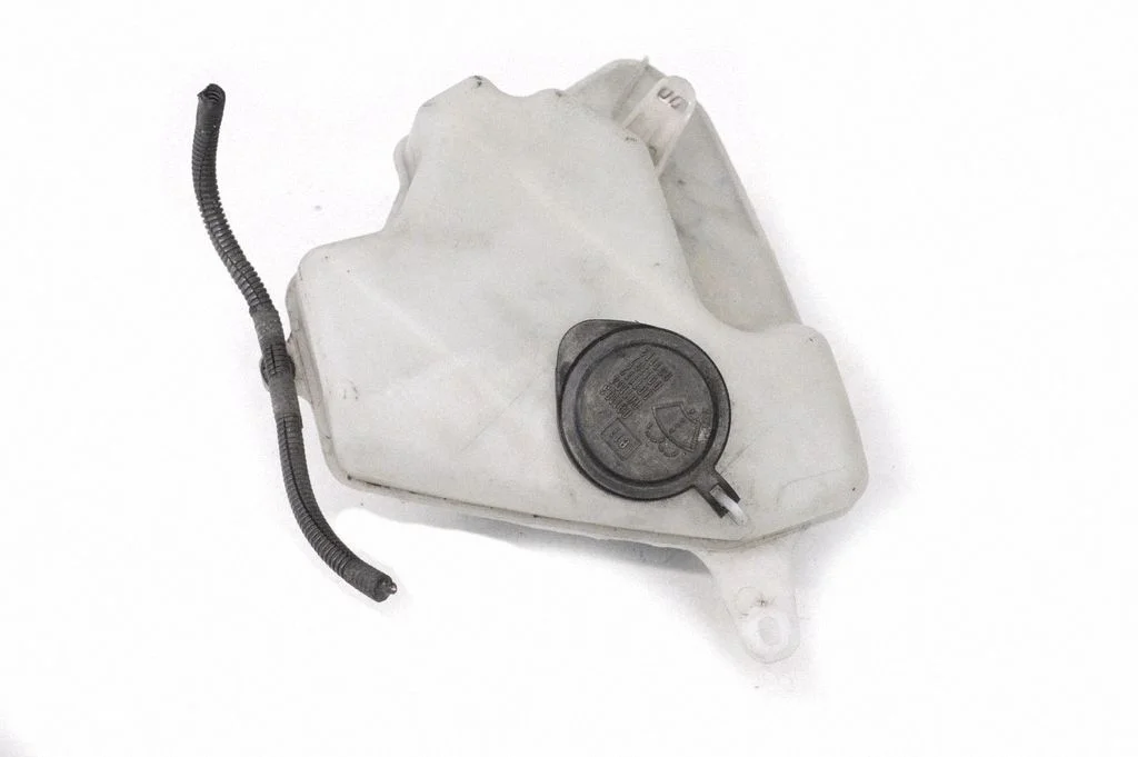 Windshield washer fluid reservoir/tank – Toyota Prius (XW20) (2003-2009)