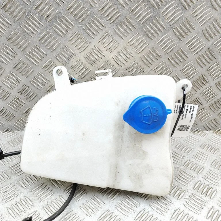 Windshield washer fluid reservoir/tank N24367482