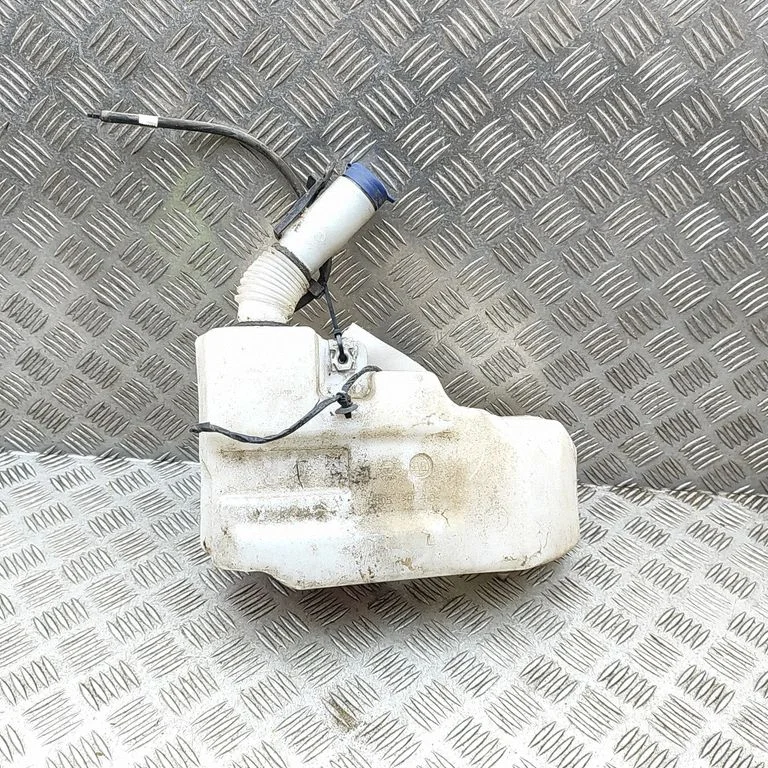 Logu mazgāšanas šķidruma tvertne 1612505280