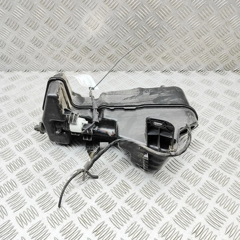Logu mazgāšanas šķidruma tvertne A2958690300