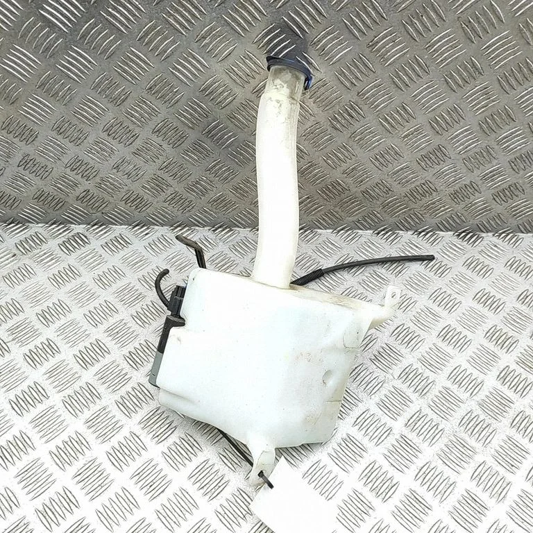 Logu mazgāšanas šķidruma tvertne AB3917613BC