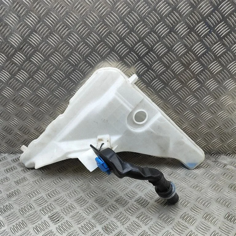 Windshield washer fluid reservoir/tank 8K9955647