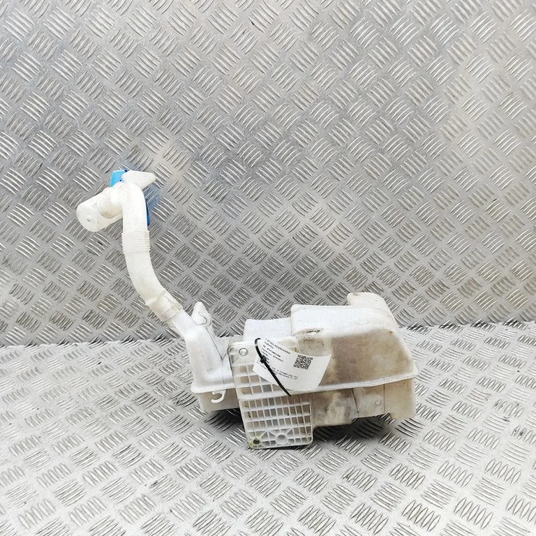 Windshield washer fluid reservoir/tank – Volkswagen Jetta VI (2011-2018)