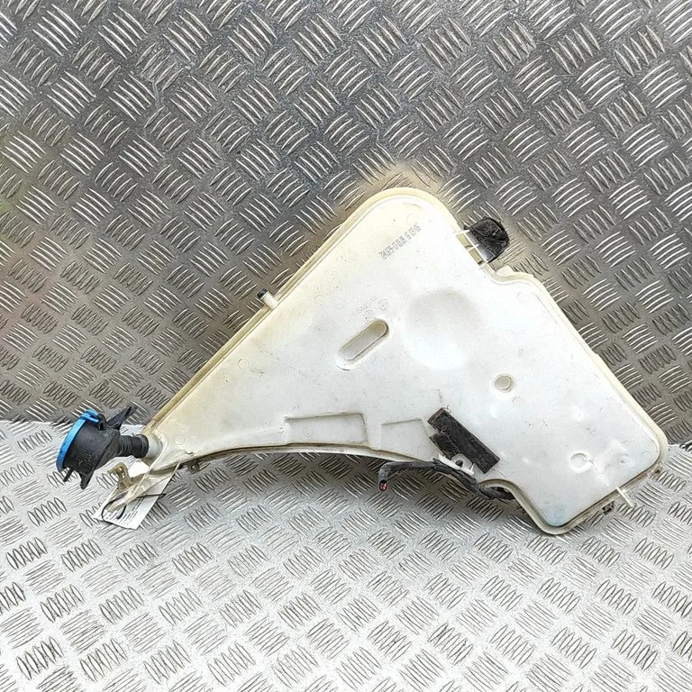Zbiorniczek spryskiwacza – BMW Seria 4 F32 F33 (2013-2020)