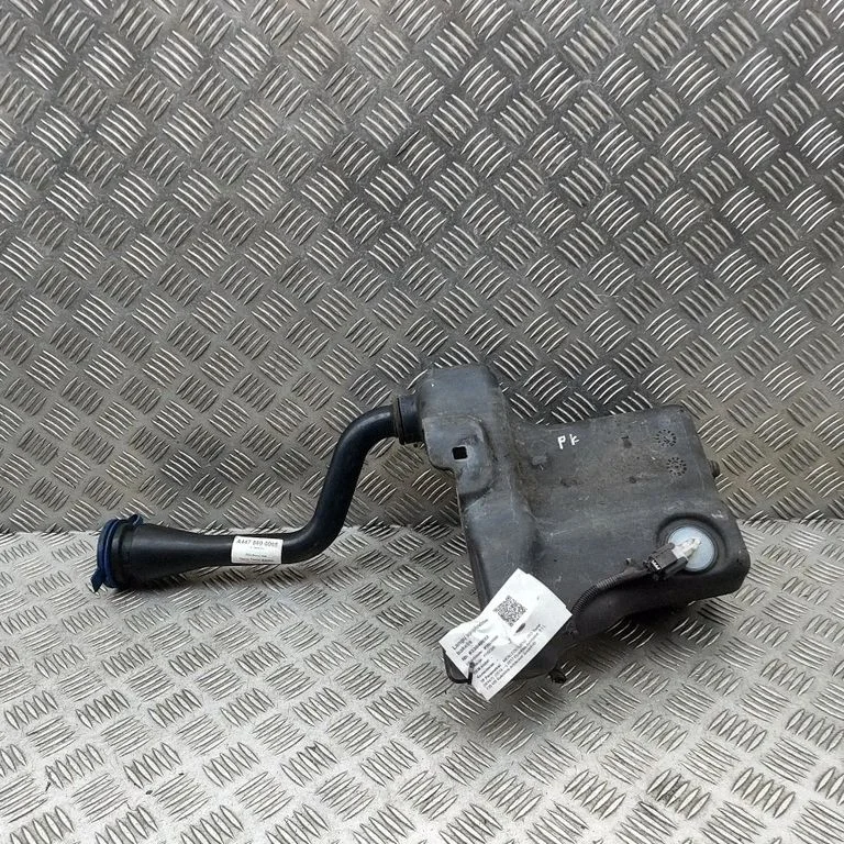 Logu mazgāšanas šķidruma tvertne A4478690066