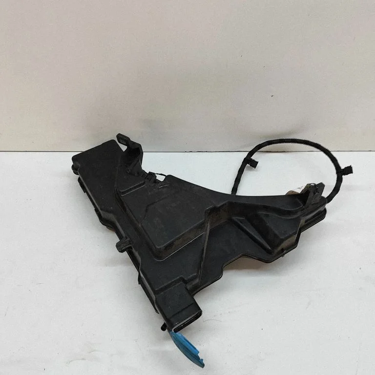 Windshield washer fluid reservoir/tank 8K5955647