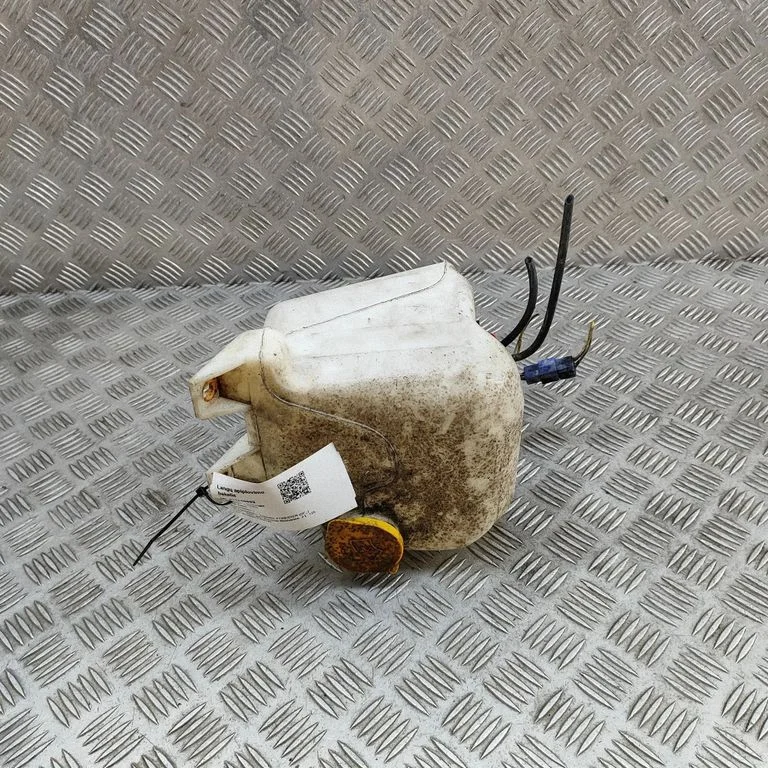 Logu mazgāšanas šķidruma tvertne 86610FC011