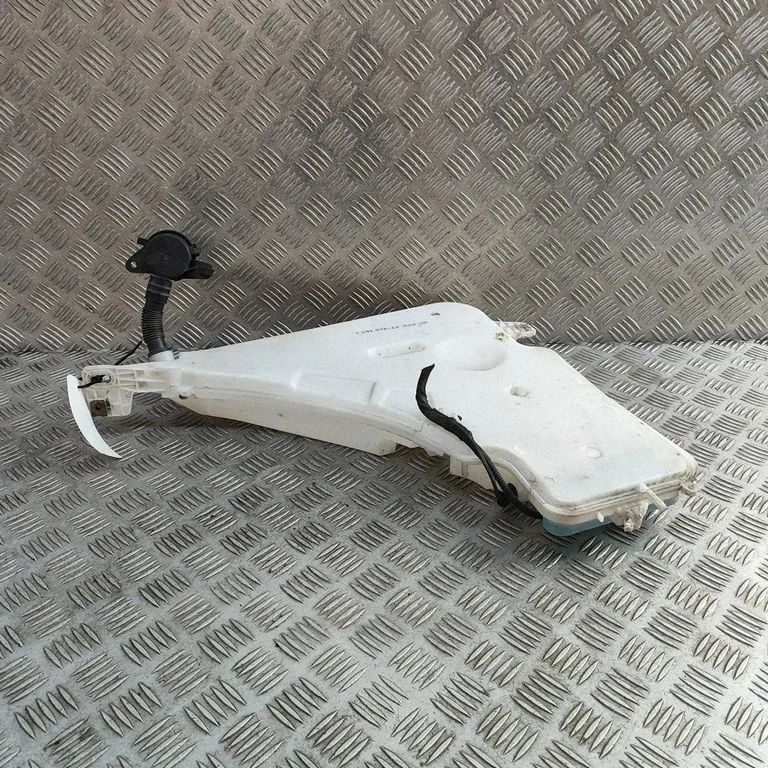 Logu mazgāšanas šķidruma tvertne 7302589