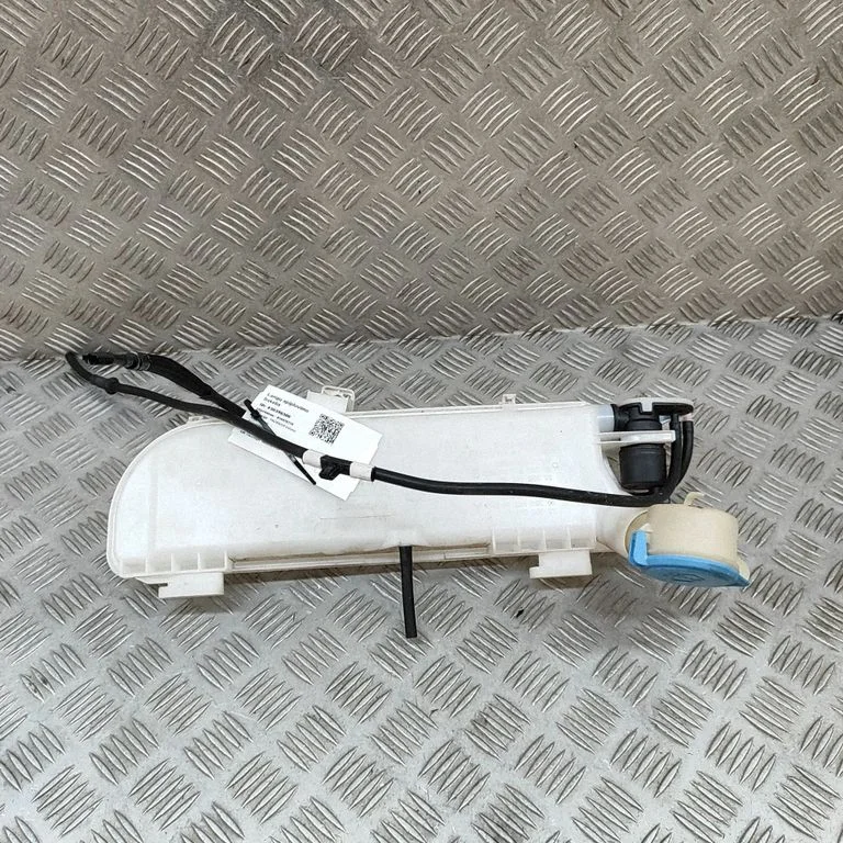 Logu mazgāšanas šķidruma tvertne 9839957780