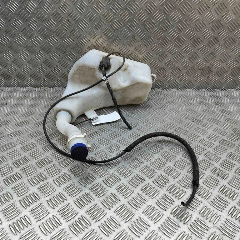 Logu mazgāšanas šķidruma tvertne 5801566048