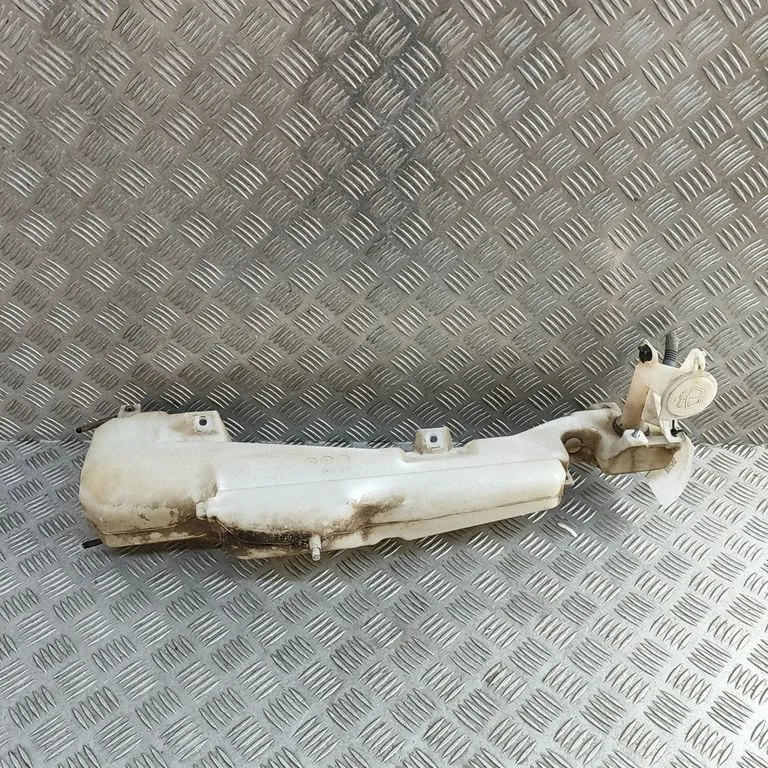 Windshield washer fluid reservoir/tank HLC37055