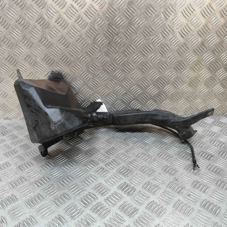 Zbiorniczek spryskiwacza – Tesla Model Y (2020-)