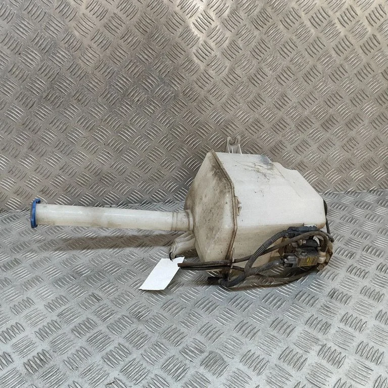 Windshield washer fluid reservoir/tank