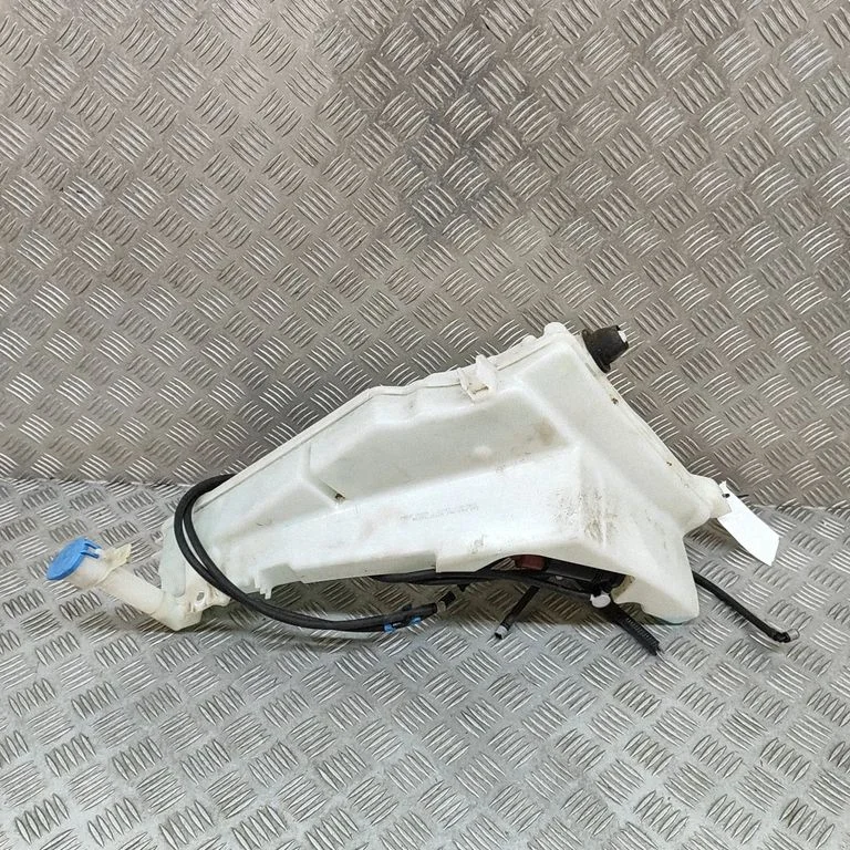 Windshield washer fluid reservoir/tank – Land Rover Range Rover L405 (2013-2021)