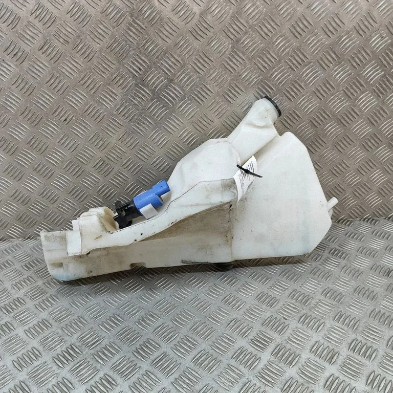 Logu mazgāšanas šķidruma tvertne GX7317B613D