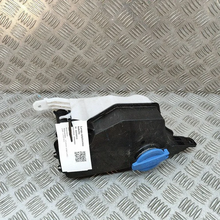 Klaasipesuvedeliku paak – Hyundai Ioniq (2016-)