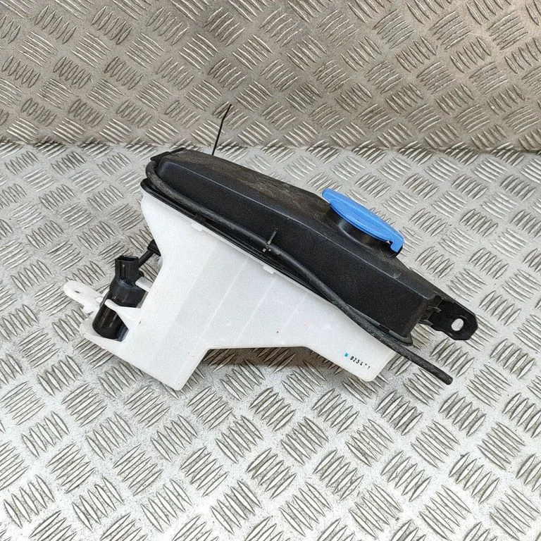 Klaasipesuvedeliku paak – Hyundai Ioniq (2016-)