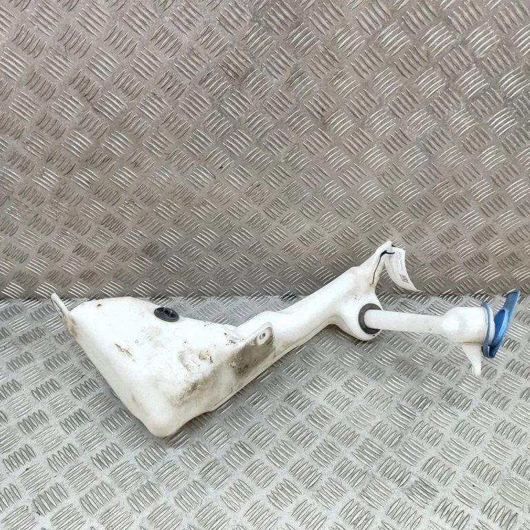 Logu mazgāšanas šķidruma tvertne – Volkswagen Amarok (2010-2020)
