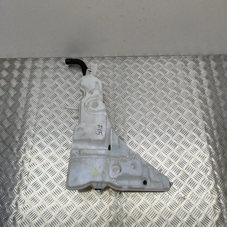 Zbiorniczek spryskiwacza – BMW Seria 3 F30 F35 F31 (2012-2018)