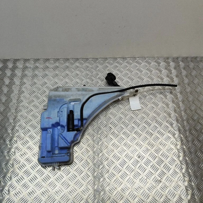 Zbiorniczek spryskiwacza – BMW Seria 4 F32 F33 (2013-2020)