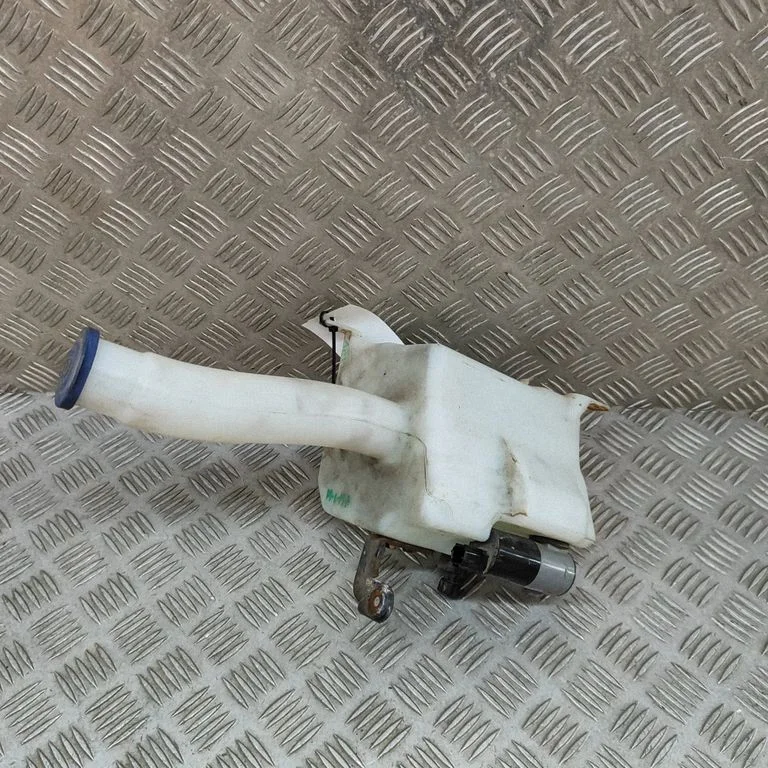 Logu mazgāšanas šķidruma tvertne AB3917613BC