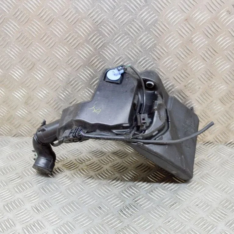 Windshield washer fluid reservoir/tank 109603700A