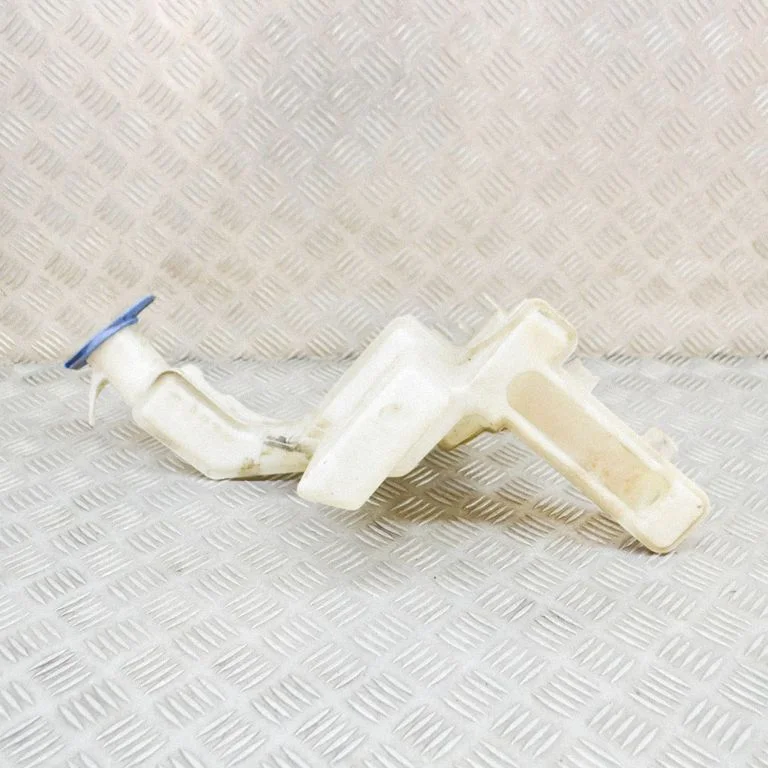 Windshield washer fluid reservoir/tank – Volkswagen Passat B5.5 (2001-2005)