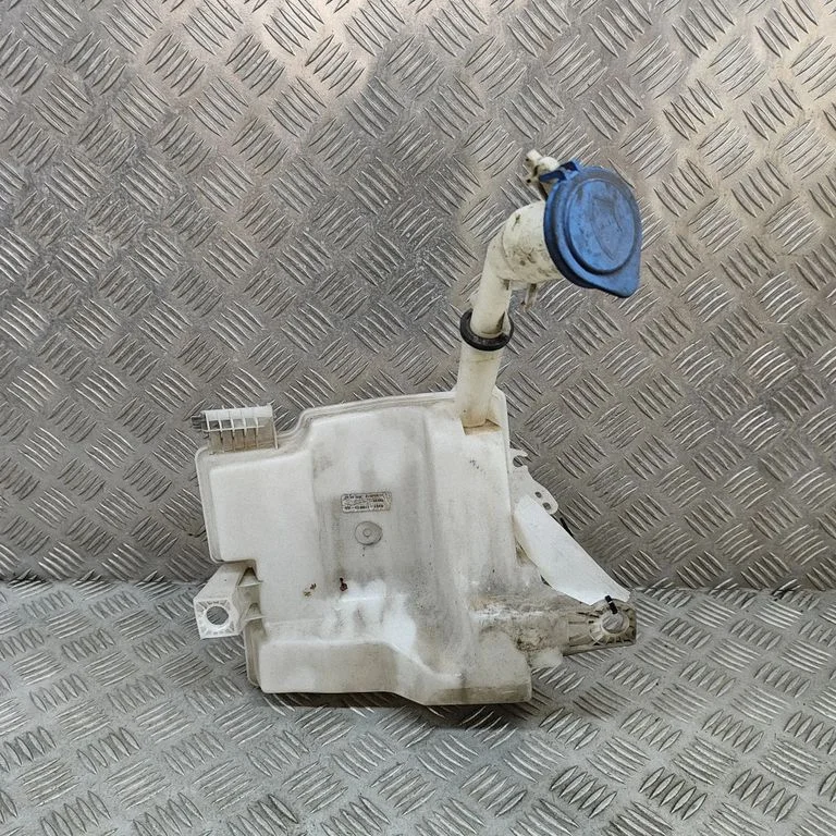 Logu mazgāšanas šķidruma tvertne – Ford Focus (2010-2017)