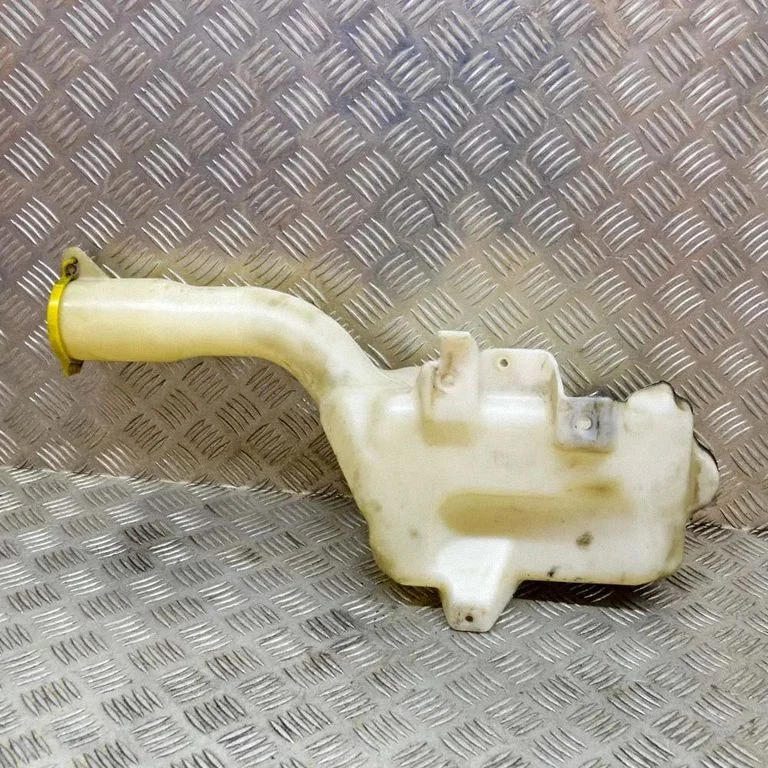 Windshield washer fluid reservoir/tank