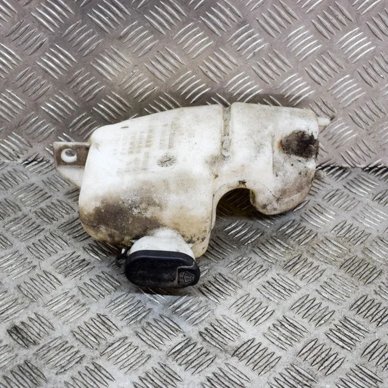 Logu mazgāšanas šķidruma tvertne 8200179630