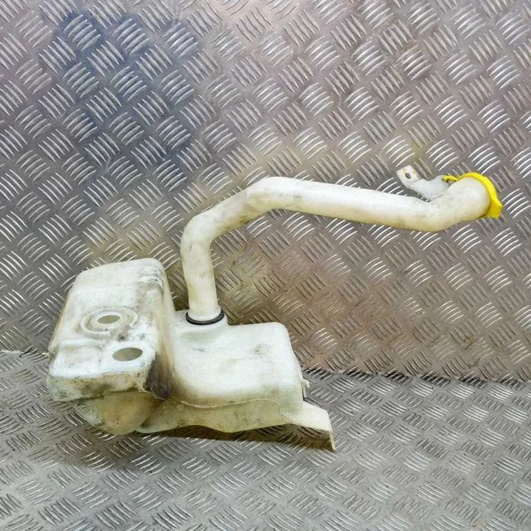 Logu mazgāšanas šķidruma tvertne 04857906AA