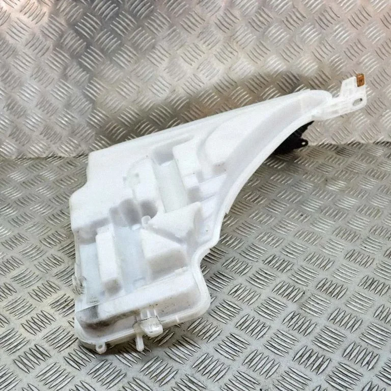 Logu mazgāšanas šķidruma tvertne – BMW 3. sērija F30 F35 F31 (2012-2018)
