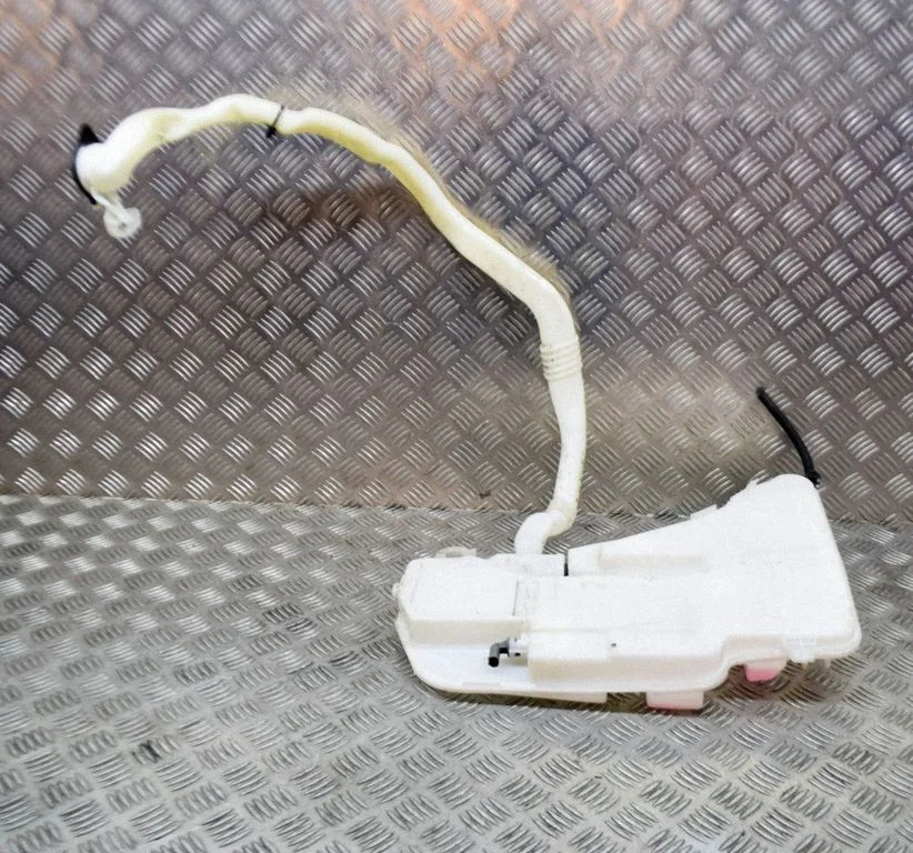 Logu mazgāšanas šķidruma tvertne – BMW 5. sērija F10 F11 (2009-2016)