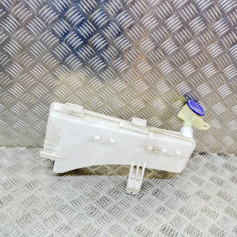 Windshield washer fluid reservoir/tank – Opel Grandland X (2017-2024)