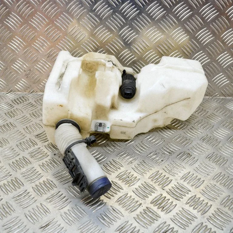 Logu mazgāšanas šķidruma tvertne D283237