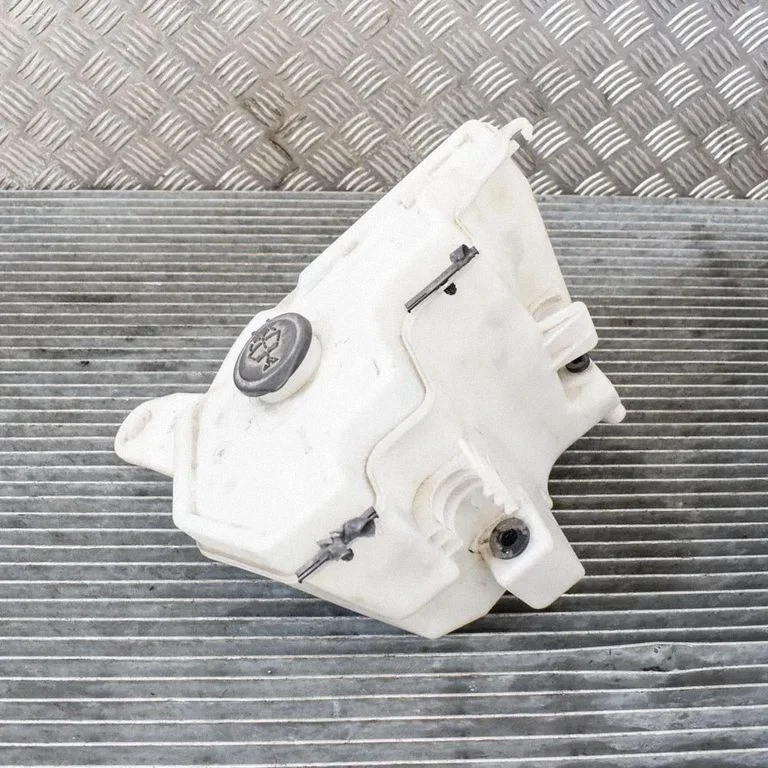 Windshield washer fluid reservoir/tank – BMW Z4 E89 (2009-2017)