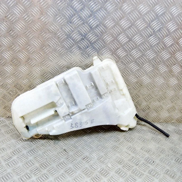 Windshield washer fluid reservoir/tank – BMW 6 Series F12 F13 (2010-2018)