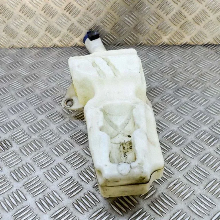 Windshield washer fluid reservoir/tank – Fiat 500 (2007-)
