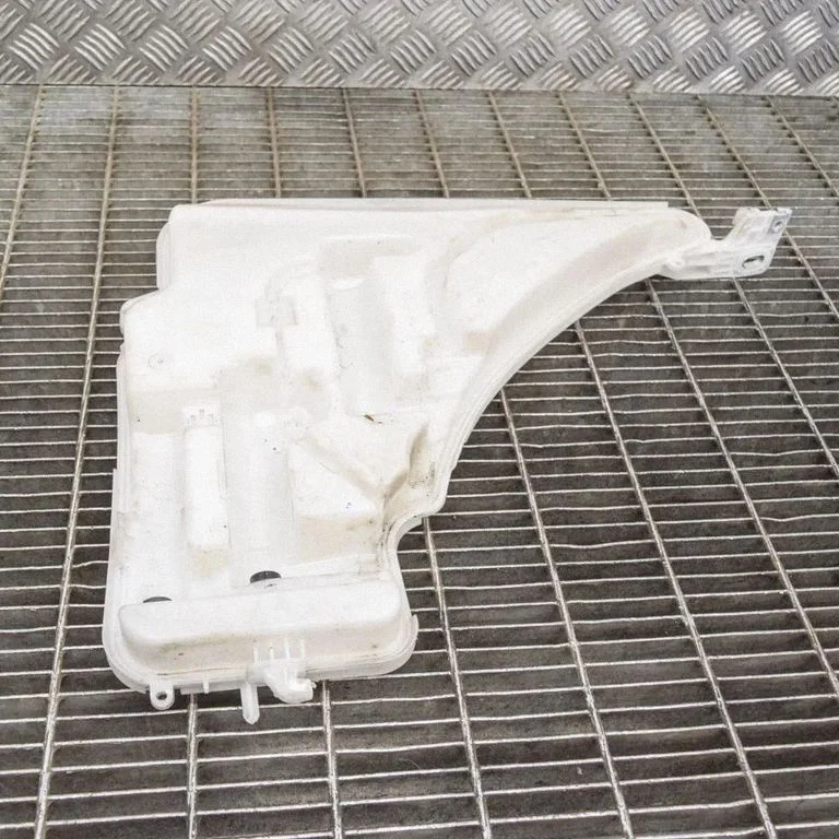 Windshield washer fluid reservoir/tank – BMW 1 Series F20 F21 (2011-2019)