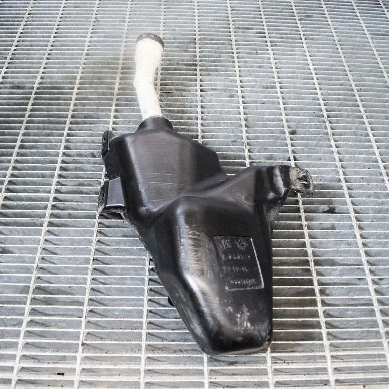 Windshield washer fluid reservoir/tank – Opel Astra H (2004-2012)