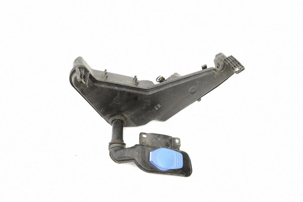 Logu mazgāšanas šķidruma tvertne 8R0955453B