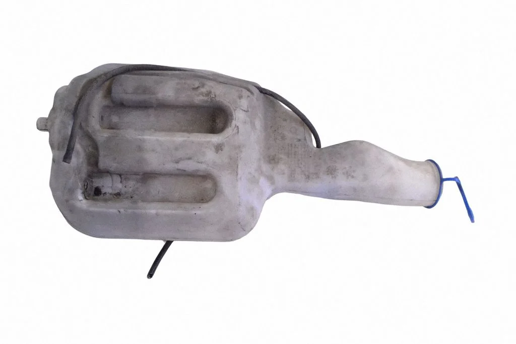 Windshield washer fluid reservoir/tank – Volkswagen Crafter (2006-2016)