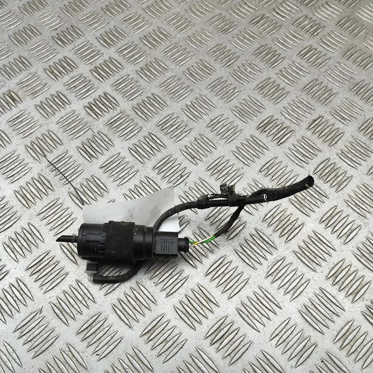 Klaasipesuvedeliku pump (klaaside) 8K9955647