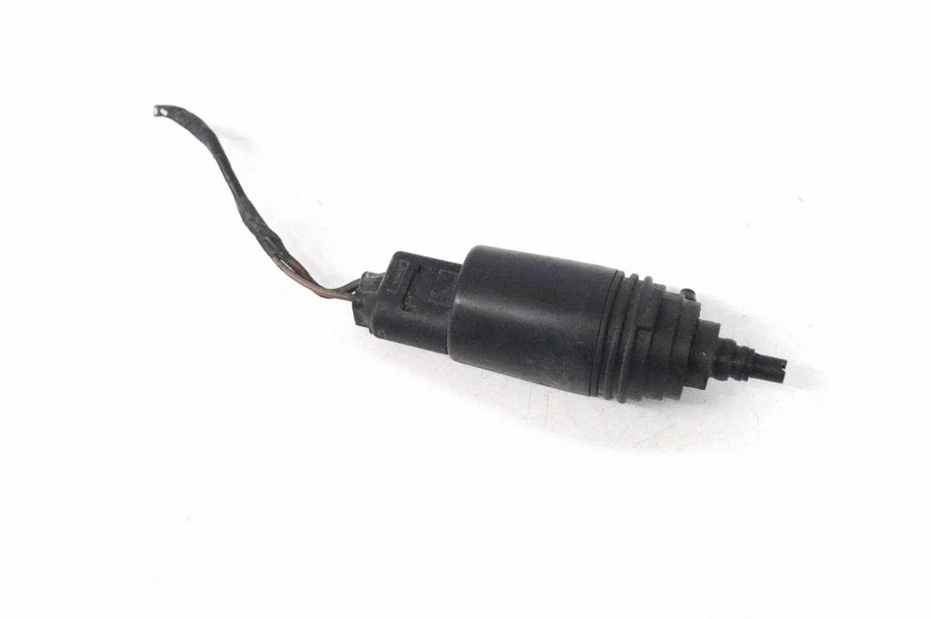 Windscreen/windshield washer pump 8377612