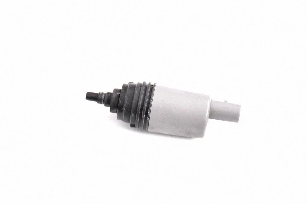 Windscreen/windshield washer pump – BMW 3 Series E90 E91 (2005-2012)