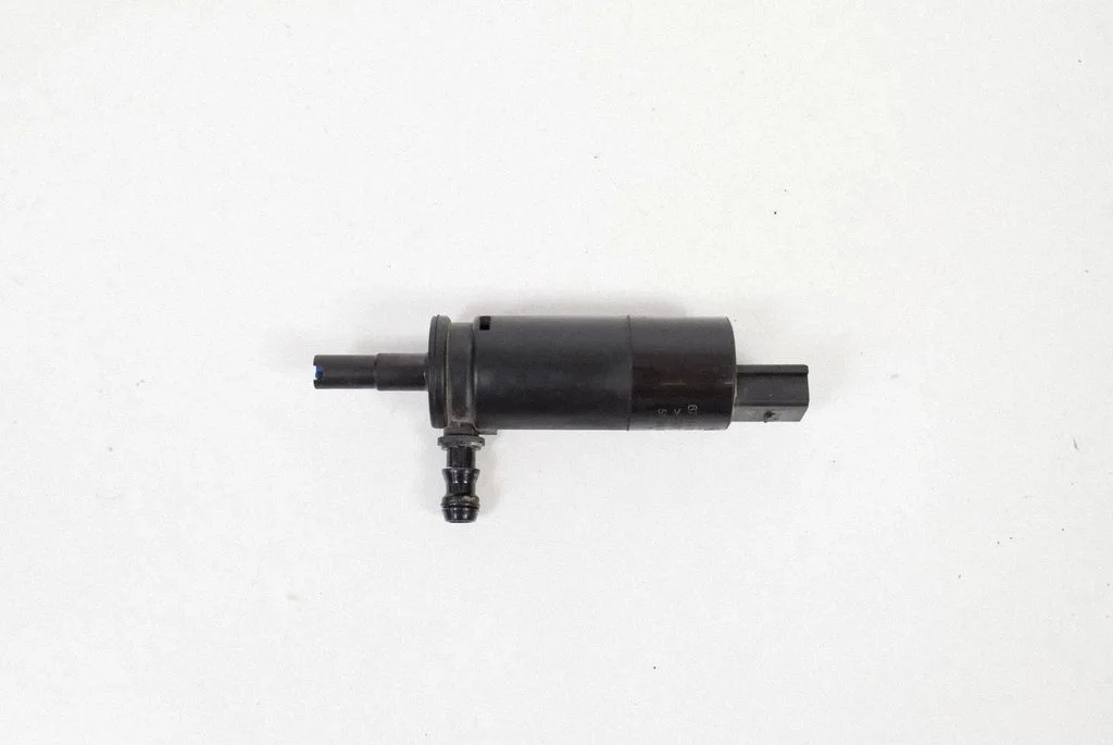 Windscreen/windshield washer pump – BMW 3 Series E92 E93 (2005-2014)