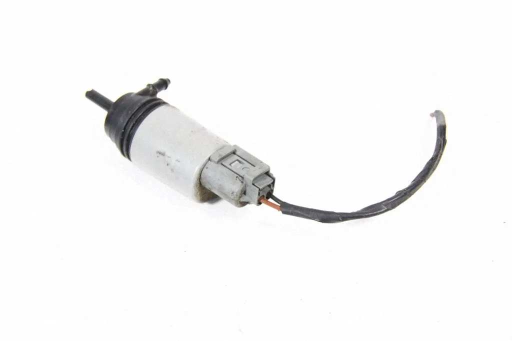 Windscreen/windshield washer pump – BMW 3 Series E90 E91 (2005-2012)