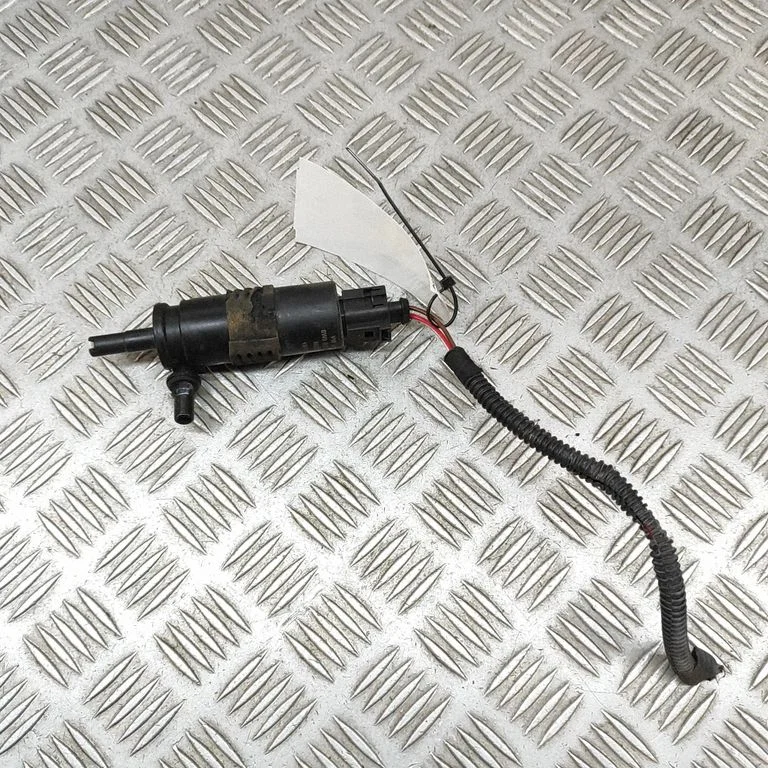 Logu mazgāšanas šķidruma sūknis (stiklu) 8W0955647