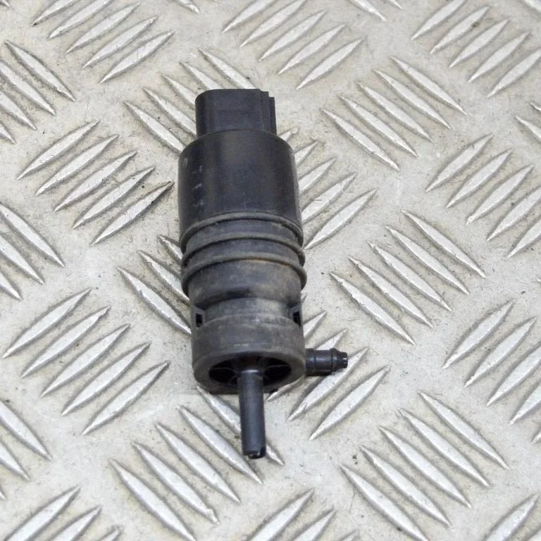 Pompka spryskiwacza szyb – BMW Seria 3 F30 F35 F31 (2012-2018)