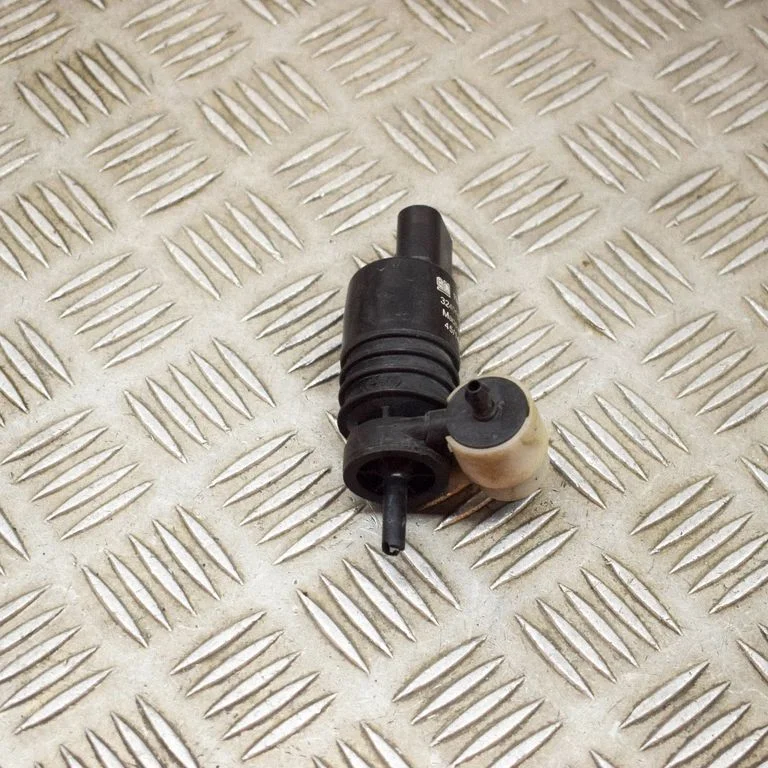 Klaasipesuvedeliku pump (klaaside) – Opel Insignia A (2008-2017)
